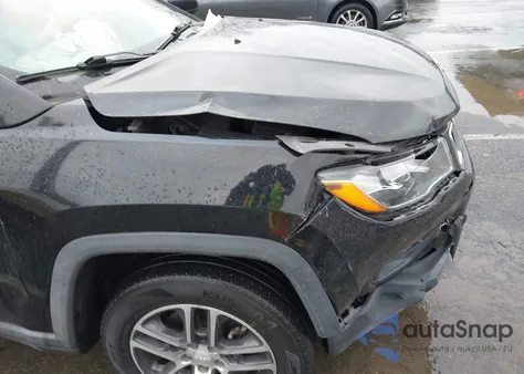 2018 Jeep Compass Latitude 4X4 z USA, uszkodzony, nr VIN 3C4NJDBB4JT113978